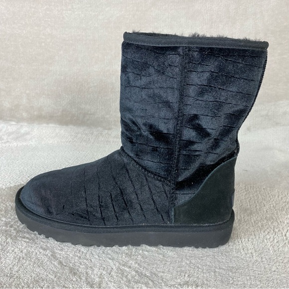 UGG Classic Short Croc Women's Boots Size 10 Black Velvet Sheepskin - Picture 2 of 10